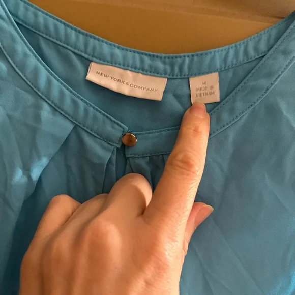 New York and Co baby blue sleeveless blouse - Picture 2 of 3